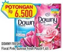 Promo Harga Downy Pewangi Pakaian Floral Pink, Sunrise Fresh 1400 ml - Hypermart