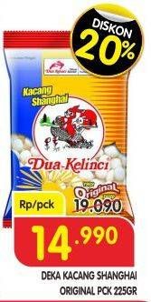 Promo Harga DUA KELINCI Kacang Shanghai Original 225 gr - Superindo