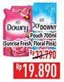 Promo Harga Downy Pewangi Pakaian Sunrise Fresh, Floral Pink 720 ml - Hypermart