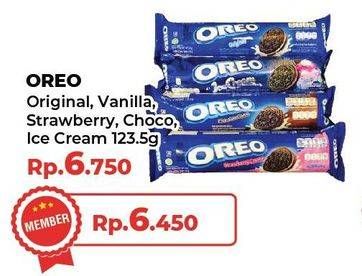 Promo Harga Oreo Biskuit Sandwich Vanilla, Strawberry, Chocolate, Ice Cream 133 gr - Yogya