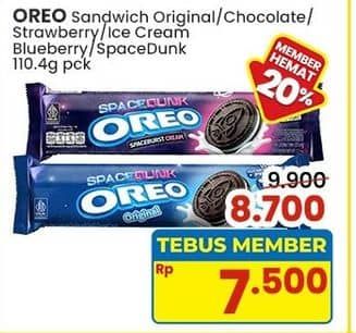 Promo Harga Oreo Biskuit Sandwich Chocolate, Ice Cream Blueberry, Spacedunk, Strawberry, Vanilla 110 gr - Indomaret