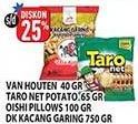Promo Harga Van Houten Chocolate/Taro Net/Oishi Pillows/Dua Kelinci Kacang   - Hypermart