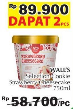 Promo Harga WALLS Selection Strawberry Cheesecake 750 ml - Giant