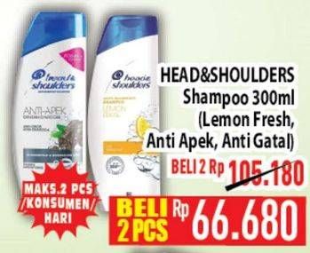 Promo Harga HEAD & SHOULDERS Shampoo Lemon Fresh, Anti-Apek Dengan Charcoal, Eucalyptus Anti Gatal 300 ml - Hypermart