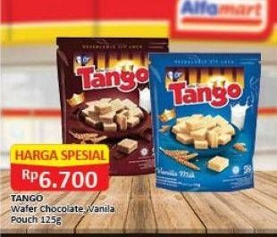 Promo Harga TANGO Wafer Chocolate, Vanilla Milk 125 gr - Alfamart