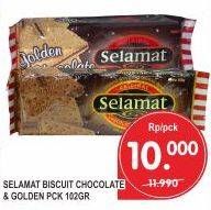 Promo Harga SELAMAT Sandwich Biscuits Chocolate, Golden Choco 102 gr - Superindo