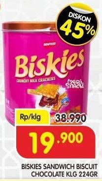 Promo Harga BISKIES Sandwich Biscuit Chocolate 224 gr - Superindo