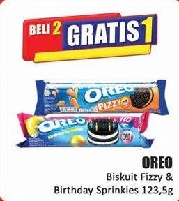 Promo Harga Oreo Biskuit Sandwich Fizzy, Birthday Sprinkles 123 gr - Hari Hari