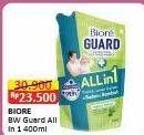 Promo Harga Biore Guard All in 1 Hygienic Refresh Anti Bakteri Shampoo & Sabun Mandi Cair 400 ml - Alfamart