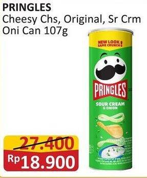 Promo Harga Pringles Potato Crisps Cheesy Cheese, Original, Sour Cream Onion 107 gr - Alfamart