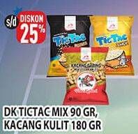 Promo Harga DUA KELINCI Mix 90g, Kacang Kulit 180g  - Hypermart