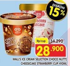 Promo Harga WALLS Selection Choco Nutty Crunch, Strawberry Cheesecake 410 ml - Superindo