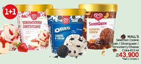 Promo Harga Walls Selection Oreo Cookies Cream, SilverQueen Chocolate Cashew, Strawberry Cheesecake 410 ml - LotteMart