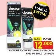 Promo Harga CLOSE UP Pasta Gigi White Attraction Natural Smile 100 gr - Superindo