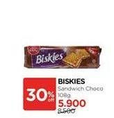 Promo Harga BISKIES Sandwich Biscuit Chocolate 108 gr - Watsons