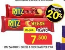 Promo Harga Ritz Crackers Sandwich Chocolate, Cheese 91 gr - Superindo