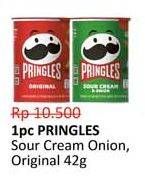 Promo Harga PRINGLES Potato Crisps Sour Cream Onion, Original 42 gr - Alfamidi