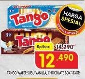 Promo Harga Tango Long Wafer Vanilla Milk, Chocolate 130 gr - Superindo