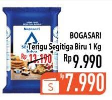 Promo Harga Bogasari Tepung Terigu Segitiga Biru 1000 gr - Hypermart