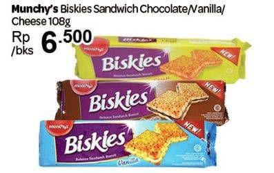 Promo Harga BISKIES Sandwich Biscuit Chocolate, Vanilla, Cheese 108 gr - Carrefour