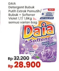 Promo Harga Daia Deterjen Bubuk Putih, + Softener Violet 1700 gr - Indomaret