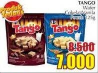 Promo Harga TANGO Wafer Chocolate, Vanilla Milk 125 gr - Giant