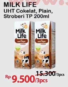 Promo Harga Milk Life UHT Cokelat, Plain, Stroberi 200 ml - Alfamart