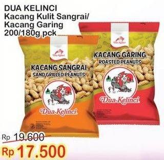 Promo Harga Dua Kelinci Kacang Sangrai 180gr/Kacang Garing 200gr  - Indomaret