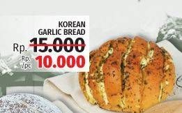 Promo Harga Korean Garlic Cream Cheese Bread  - LotteMart