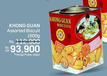 Promo Harga Khong Guan Assorted Biscuit Red Persegi 1600 gr - LotteMart