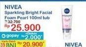 Promo Harga Nivea Facial Foam Sparkling Bright 100 ml - Indomaret