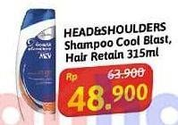 Promo Harga Head & Shoulders Men Shampoo Cool Blast, Hair Retain 315 ml - Alfamidi