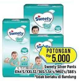 Promo Harga Sweety Silver Pants XL44, XXL32, S36, L54, M60, S66 32 pcs - Hypermart