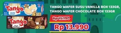 Promo Harga Tango Wafer Chocolate, Vanilla Milk 133 gr - Superindo