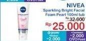 Promo Harga Nivea Facial Foam Sparkling Bright 100 ml - Indomaret