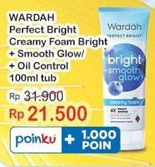 Promo Harga Wardah Perfect Bright Facial Foam Bright + Smooth Glow, Bright + Oil Control 100 ml - Indomaret