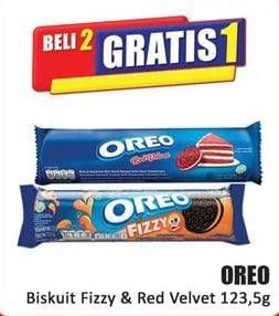 Promo Harga OREO Biskuit Sandwich Fizzy, Red Velvet 123 gr - Hari Hari