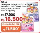 Promo Harga Daia Deterjen Bubuk Putih, + Softener Pink, + Softener Violet, Clean Fresh Hijab 850 gr - Indomaret