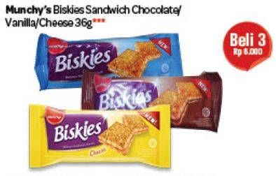 Promo Harga BISKIES Sandwich Biscuit Chocolate, Vanilla, Cheese per 3 pouch 36 gr - Carrefour