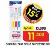 Promo Harga Sensodyne Sikat Gigi Daily Protection 3 pcs - Superindo