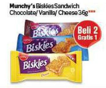 Promo Harga BISKIES Sandwich Biscuit Chocolate, Vanilla, Cheese 36 gr - Carrefour