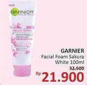 Promo Harga GARNIER Facial Foam Sakura White 100 ml - Alfamidi