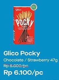 Promo Harga GLICO POCKY Stick Chocolate Flavour, Strawberry Flavour 47 gr - Alfamart