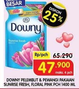 Promo Harga Downy Pewangi Pakaian Sunrise Fresh, Floral Pink 1400 ml - Superindo