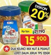 Promo Harga DUA KELINCI Kacang Lofet Daun Jeruk 125 gr - Superindo
