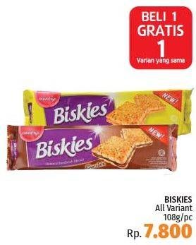 Promo Harga BISKIES Sandwich Biscuit All Variants 108 gr - LotteMart