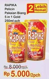 Promo Harga SO KLIN Rapika Pelicin Pakaian Gold per 2 pouch 250 ml - Indomaret