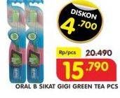 Promo Harga ORAL B Toothbrush Green Tea  - Superindo