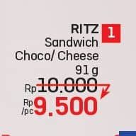 Promo Harga Ritz Crackers Sandwich Cheese, Chocolate 91 gr - LotteMart