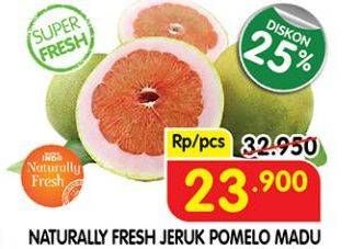 Promo Harga NATURALLY Fresh Jeruk Pomelo Madu  - Superindo